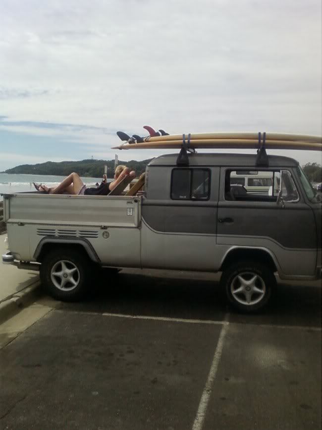 http://i376.photobucket.com/albums/oo201/madmatttheminiman/Kombi_At_Byron.jpg