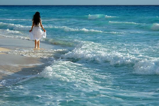 ballet on beach photo: Beach normal_The_girl_on_a_beach_stands_b.jpg