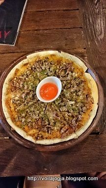 Ledre Cafe Yogyakarta Karnivor Pizza
