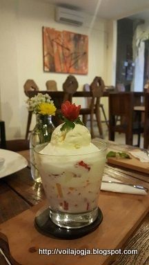 Ledre Cafe Yogyakarta White Illusion