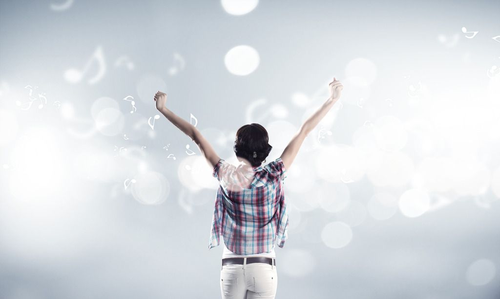 photo photodune-8990387-girl-with-headphones-l_zpsxihquook.jpg